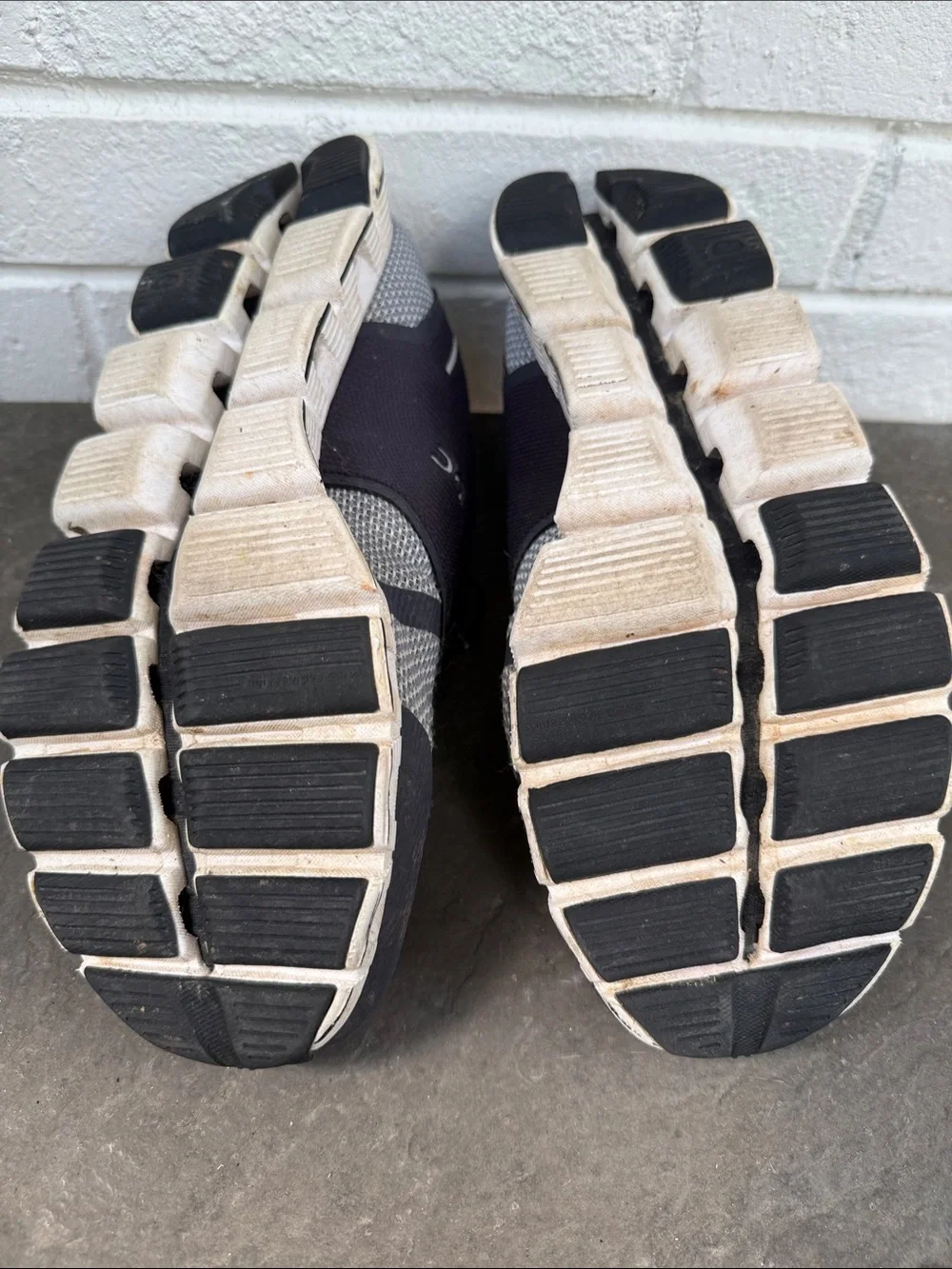 On Cloudswift Men's Athletic Shoes in Black and Gray